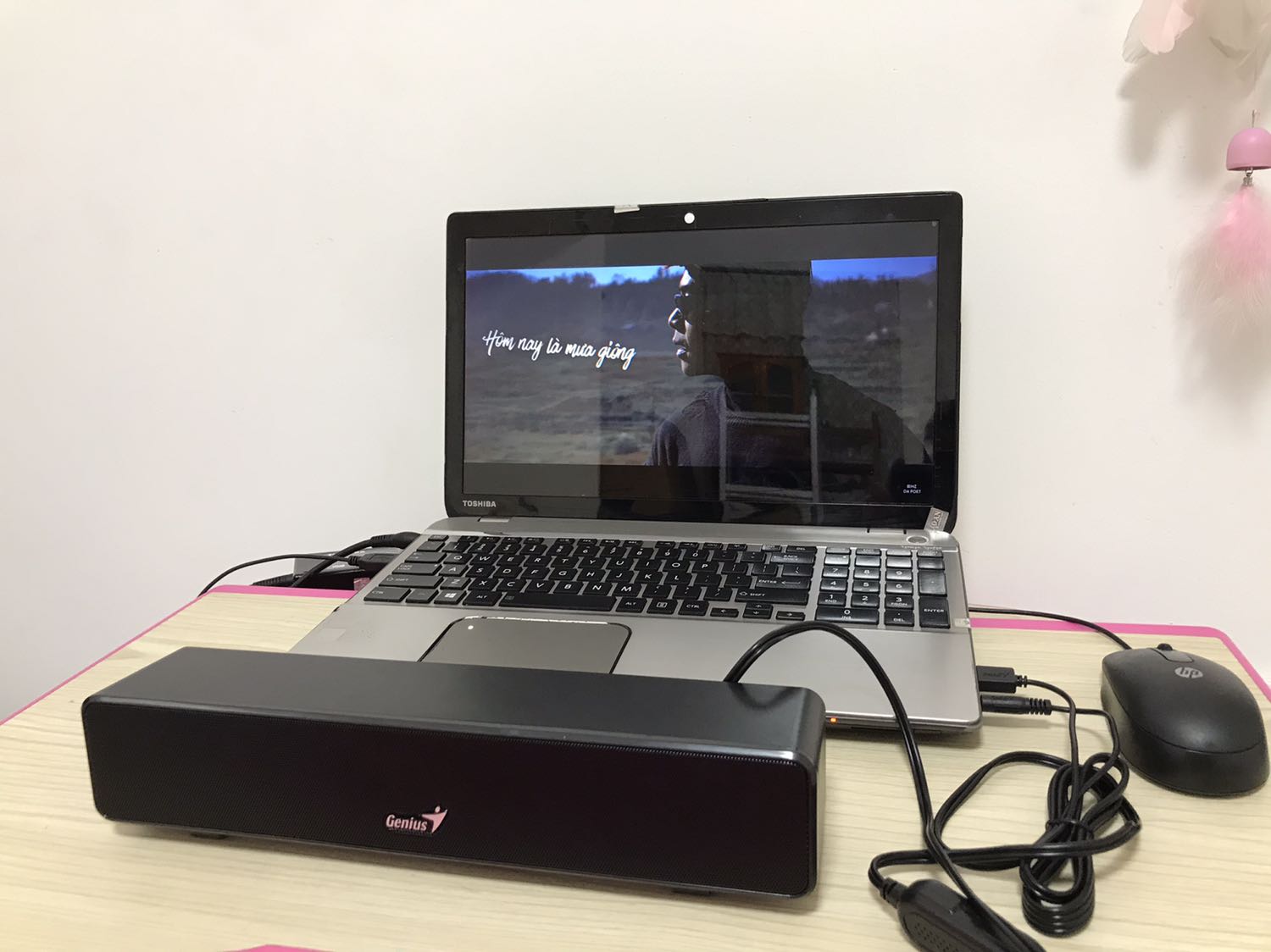 Tiki giao hàng nhanh, đóng gói ok.
Loa có âm thanh ổn trong tầm giá, nghe nhạc xem phim ăn đứt con loa zin của laptop.
Nên chỉnh âm thanh tầm 90% trở lại thì tốt nhất, khi vặn max thì bắt đầu rè.