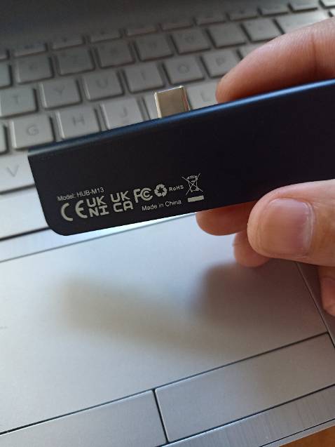 Hub nhỏ gọn, mẫu mã đẹp, kết nối ổn định Hub nhỏ gọn, mẫu mã đẹp, kết nối ổn định