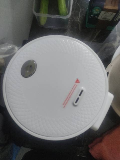 Đã nhận nồi. Đợi lâu mất mí hôm nhưng bõ công nhé. Nồi trắnh phối nút đen tk đơn giản đẹp lắm. Nồi nhìn đáng yêu xịn sò lắm. Lòng nồi bé xíu rất hợp vs đứa có nhu cầu thấp như mình. Nấu 1 bát cơm vẫn ngon luôn. Gạo nở đầu nấu 1 ng ít cơm nhanh lắm. Lòng nồi chống dính dùng siu thích. Chì là ko biết có dễ chầy ko
À có 1 khuyết điểm nhỏ là ko có chỗ gác thìa bới cơm. Nồi bé xíu mà cái thìa bới to chà bá lửa.