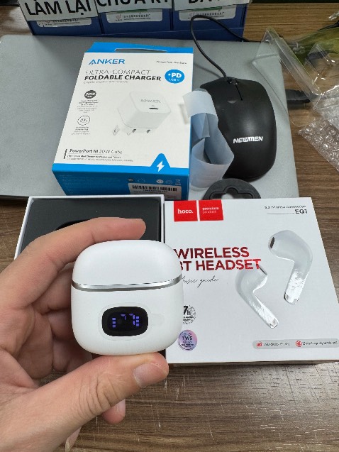 Tai nghe nhỏ gọn khá đẹp.
Nhưng nghe hơi nhỏ, ít bass