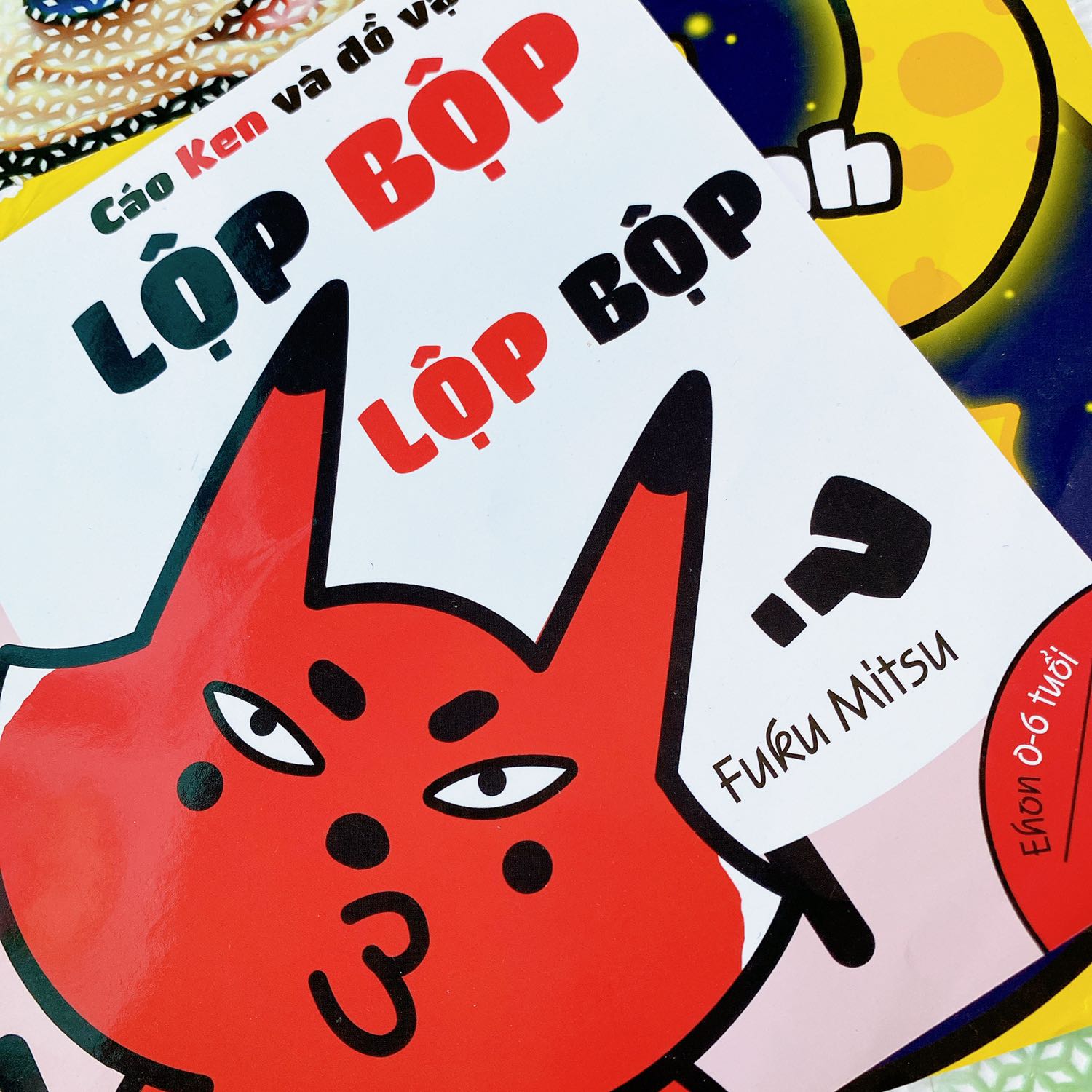 Ehon khá thú vị, dạy bé một lượng từ láy rất hay. Bé nhỏ sẽ rất thích. Ehon khá thú vị, dạy bé một lượng từ láy rất hay. Bé nhỏ sẽ rất thích.