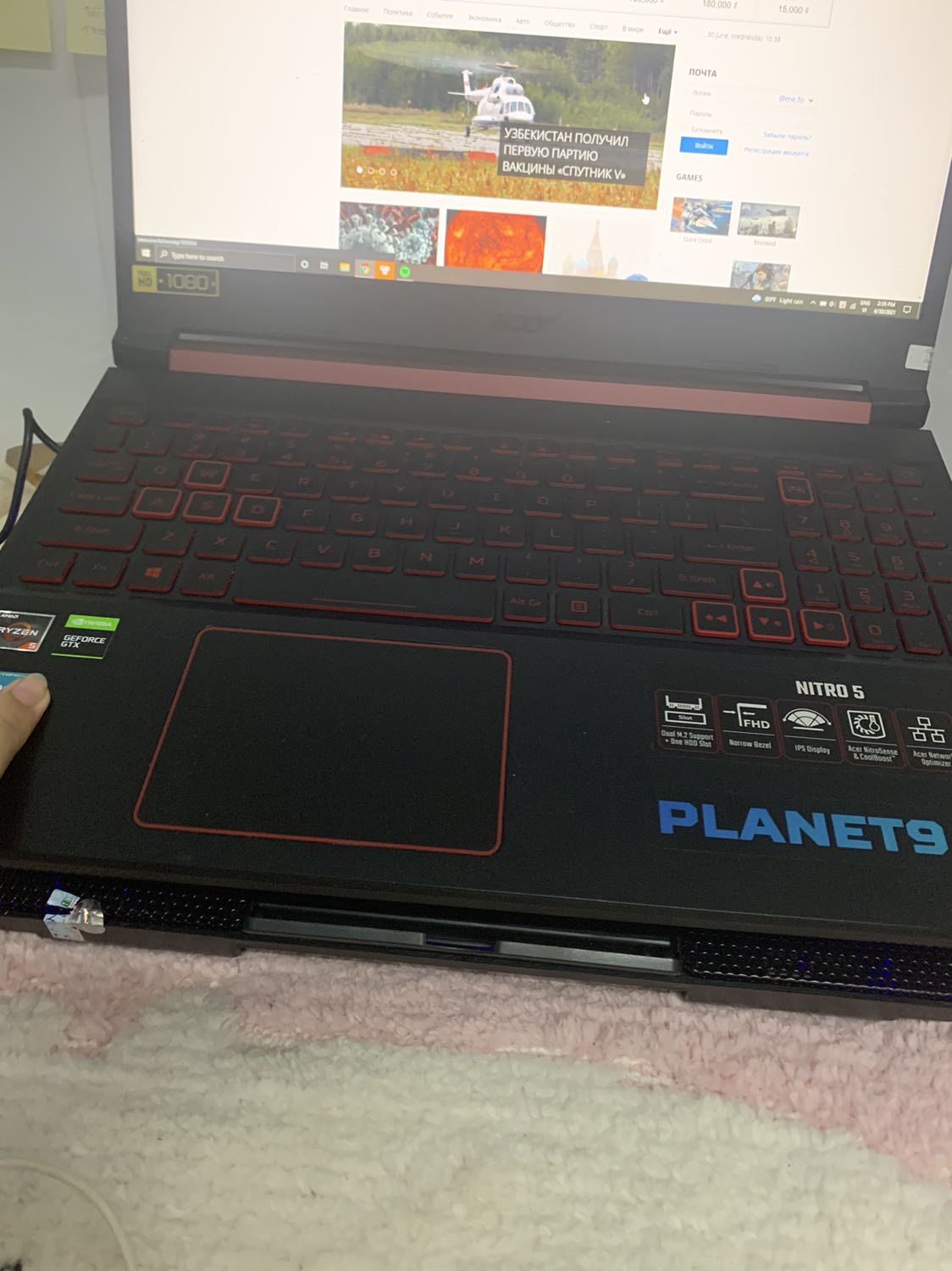 Mẫu như hình nhưng mà trông có vẻ hơi ộp ẹp ở lưới nhôm và bị rách tem bảo hành, cái này mình không biết do đâu nhưng bù lại thì đồ đỡ chống phía sau khá cứng cáp, tản nhiệt rất ok nhưng chắc còn tuỳ vào nhu cầu và máy mọi người sử dụng, riêng mình mình thấy hài lòng