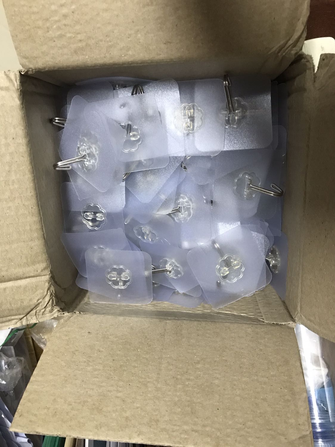 Thấy có khuyến mãi nên mua nhiều về để dành dùng dần. Hàng đóng gói sạch sẽ. Vì mua nhiều nên mình cũng không đếm xem có giao hàng đủ không. Nhưng tin tưởng khi mua hàng trên tiki