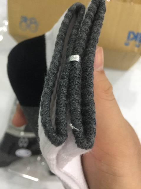 Đã nhận và coi sản phẩm, rất dày dặn, giá thẻ 50k, mua theo set thì lại chưa đến 40k/ đôi. hàng việt nam nên mình chọn mua,  ủng hộ hàng việt, chất lượng tốt uy tín chắc chắn khách hàng sẽ tin tưởng , và quay lại.