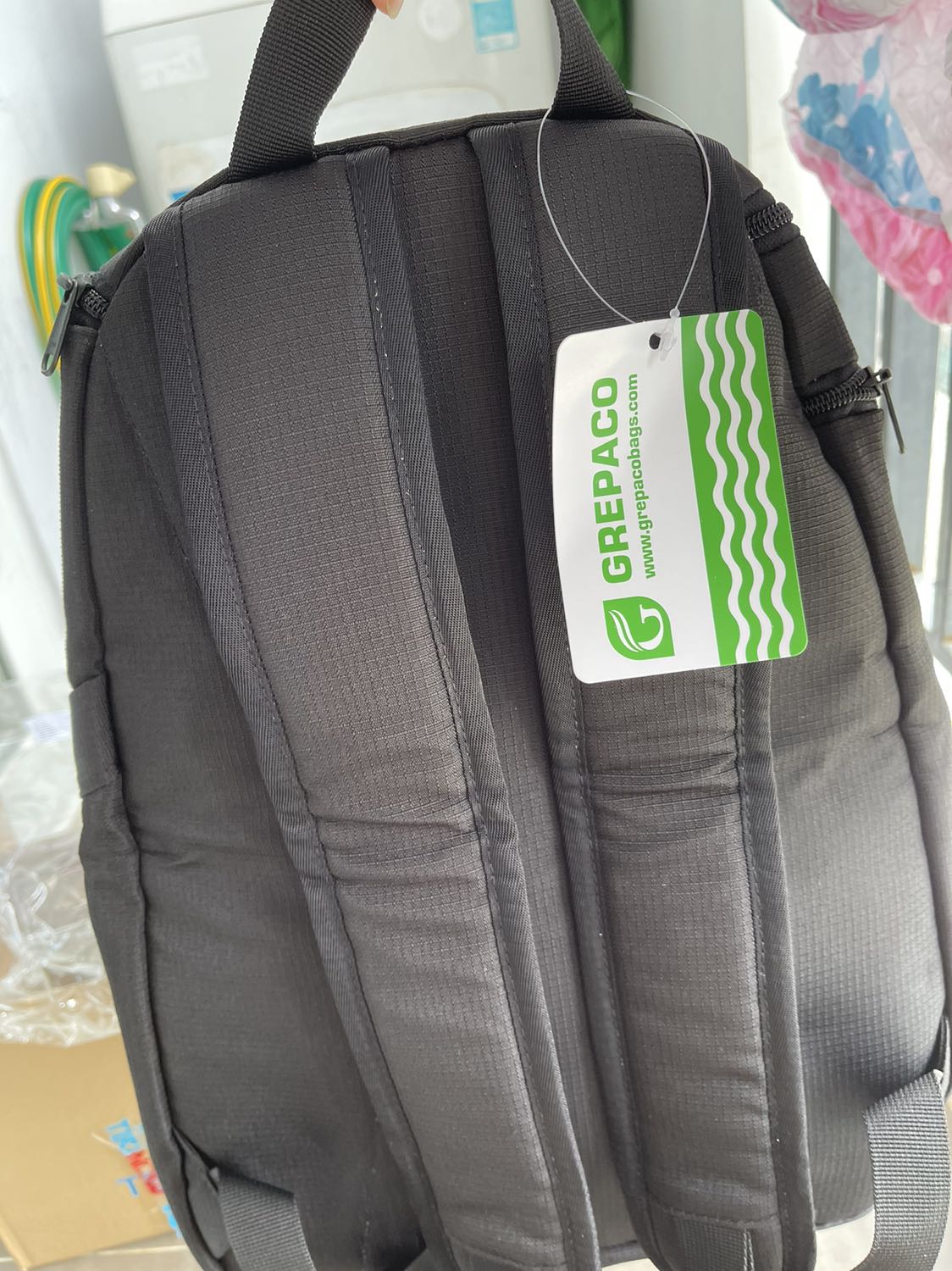 Chời ơi nhìn xịn xò lắm luôn,  nam nữ đeo đều ok luôn, mua để laptop đi công tác mà nhin kiêu nay dễ xài chăc mẹ bỉm sưa đi đâu bỏ đồ cho con chăc cũng ok luôn ạ
Shop đóng hàng đẹp giao hang siêu nhanh, sẽ tiếp tục ủng hộ