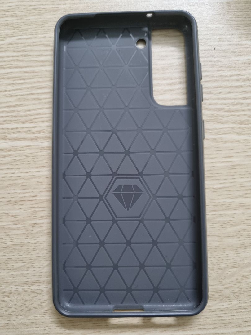 Mình vẫn đang dùng được hơn 6 tháng, nhìn chung sản phẩm này chắc chắn, ôm máy, không ọp ẹp như các ốp cùng tầm giá.