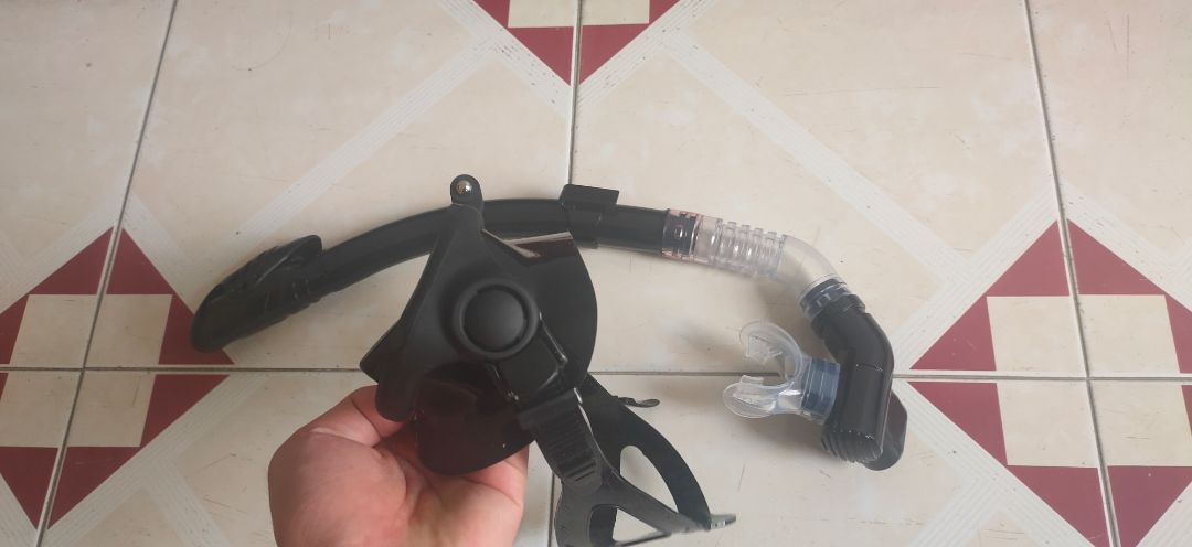 Kính đen cường lực loại tốt hơn cái màu xanh cũ của mình, rất chất lượng 👌