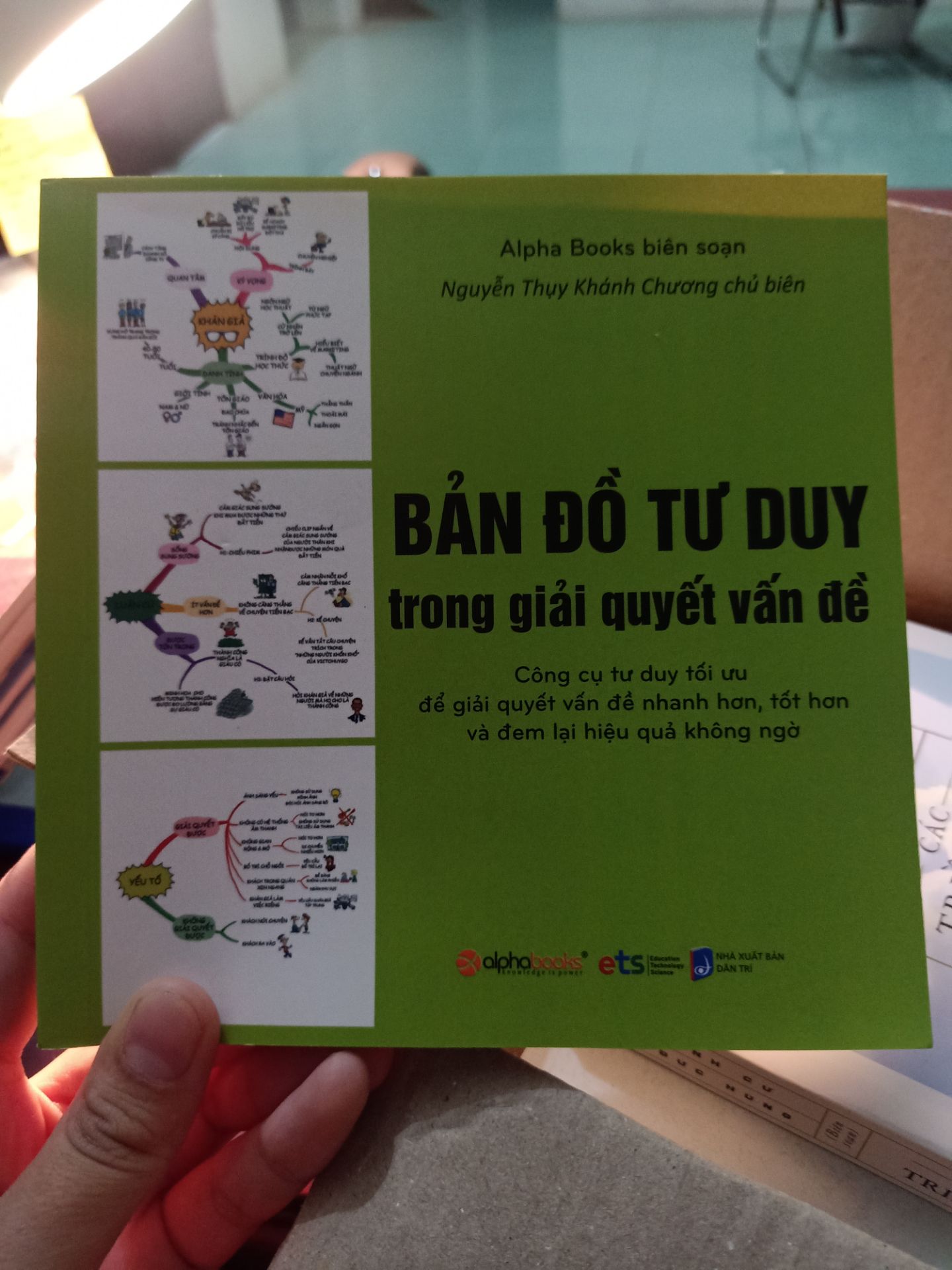 Bìa tuy chưa bắt mắt nhưng nội dung khá hay, luyện tập nhiều theo phương pháp trong sách não tư duy nhanh hơn.