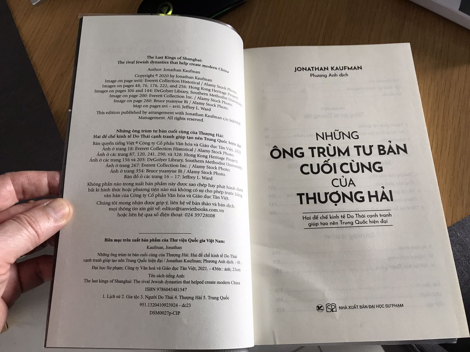 Tiki giao sách đóng gói và bọc BookCare tốt. Sách giao đúng hẹn.