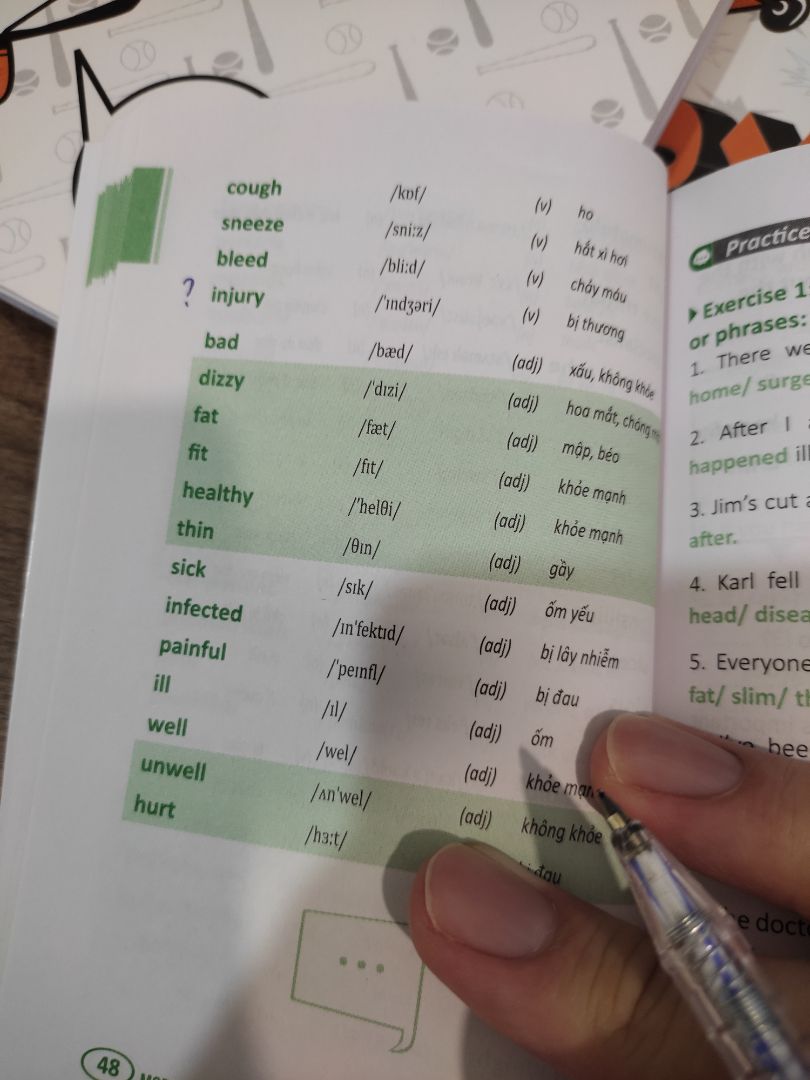 Không xét tới bìa sách bắt mắt thì đây quả là một cuốn sách phí tiền, lỗi rất nhiều về chính tả, ngữ nghĩa (không phù hợp, không đúng). Các bạn nên cân nhắc, còn có 1 chủ đề rất là sơ sài. Kiểu như biên tập vô cho có chứ không biết có đi tham khảo hiện tại hay không. Mua quyển sách về đọc mà phải vừa đọc vừa tra lại từ. Cho dù tái bản lần thứ 3 nhưng vậy là quá hời hợt không có tâm, giống như chạy doanh số. Rất thất vọng