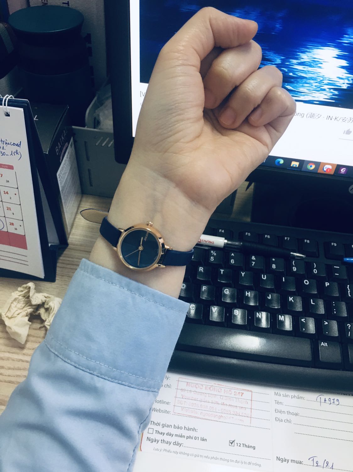 Đồng hồ đẹp như ảnh, nhỏ xinh, hợp với tay mình. Mình chọn màu xanh đúng gu của mình còn đc sale. Cám ơn shop.