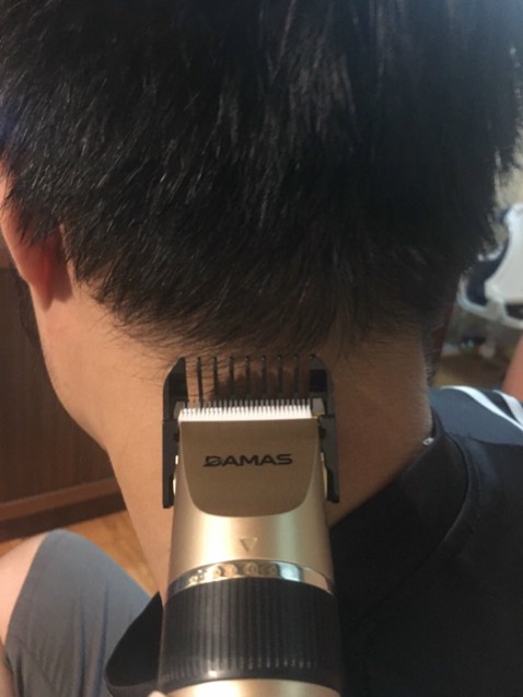 Nhìn chung là đẹp, nhỏ gọn, dễ sử dụng. Màn hình hiển thị lượng pin, tặng kèm khá nhiều phụ kiện chuyên dụng, lưỡi dao sắc bén nhưng ko sợ bị cứa vào da như các loại trước mình mua. Rất thích màu vàng gold này 👍🏻👍🏻👍🏻