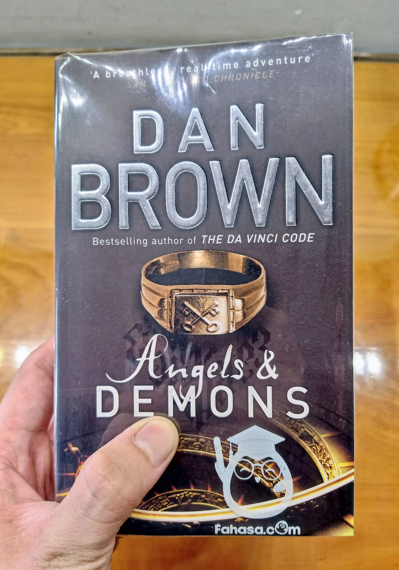 - Tiki giao hàng sớm hơn dự kiến 1 ngày
- Nhân viên giao hàng nhiệt tình và thân thiện
- Sách đóng gói kĩ và hình thức thì đẹp, không nhăn góc hay các vấn đề khác