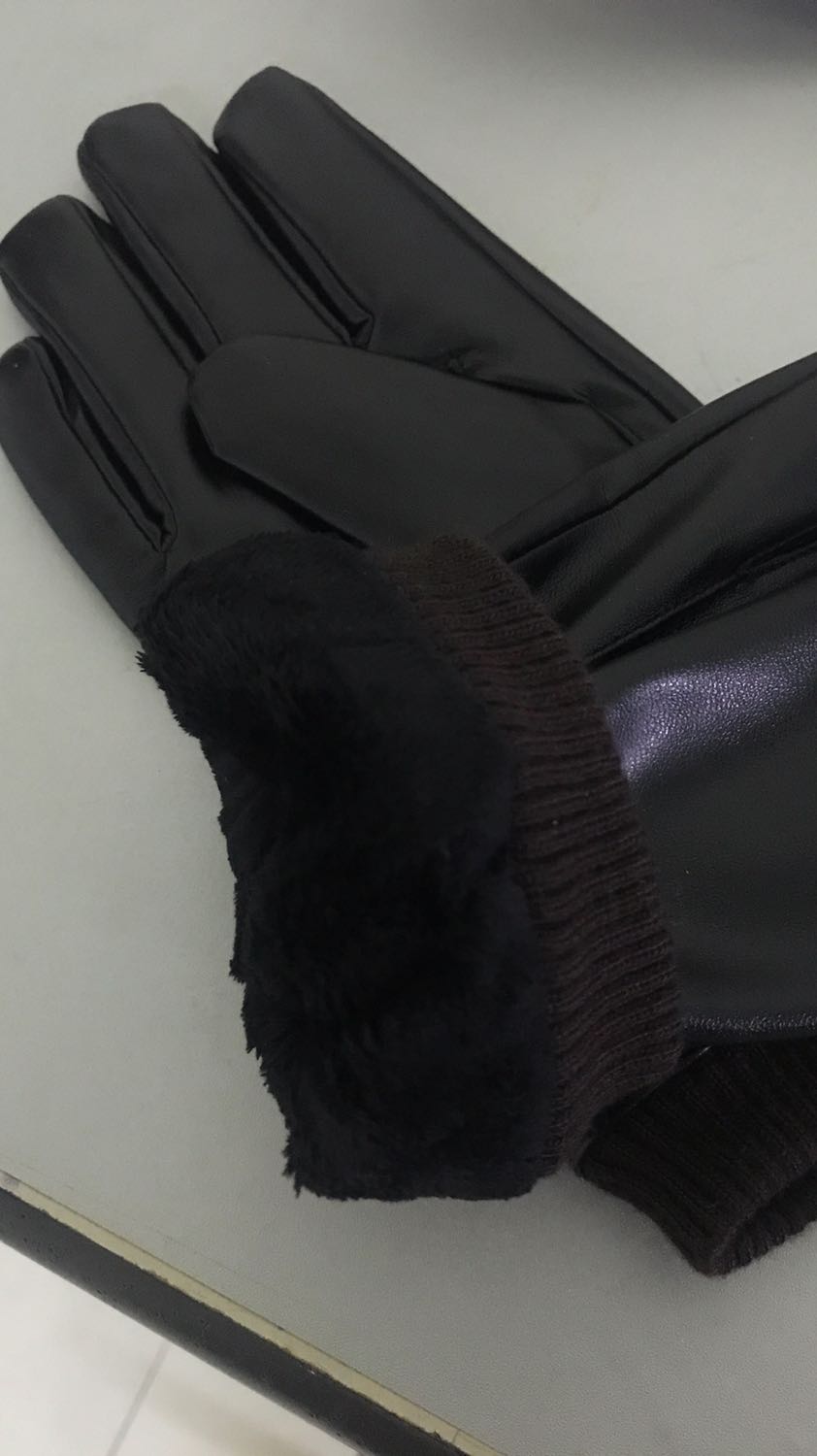 Găng tay da xịn, chất da tốt, mềm mại dễ chịu, bên trong lót lông kỹ càng đeo rất thoải mái và dễ chịu. Đường chỉ may chắc chắn. Hàng tốt đáng đồng tiền.