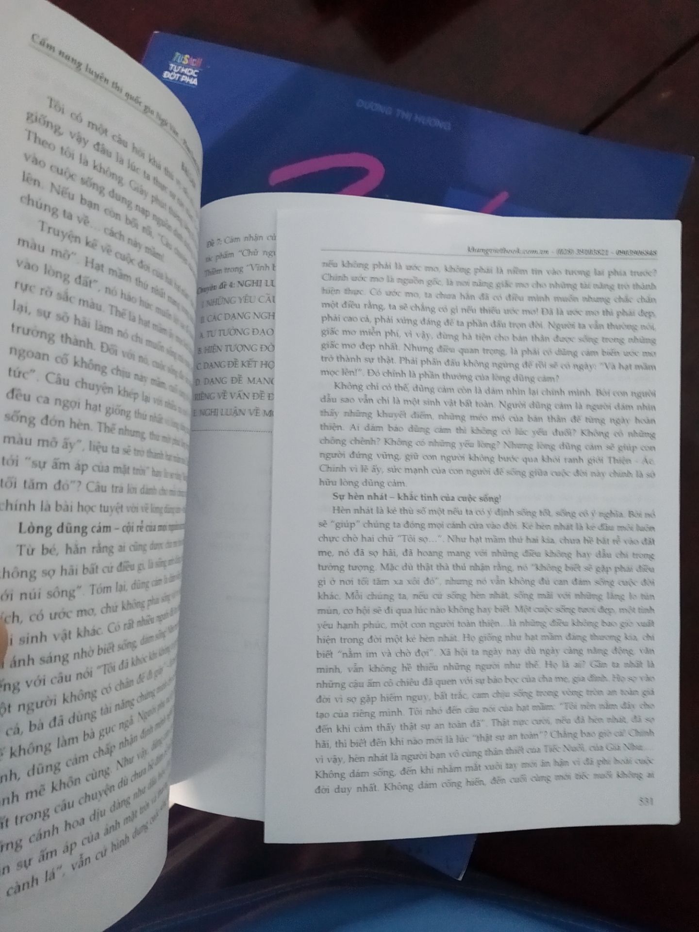 Sách giấy trắng ổn nhưng có điều có một tờ trong cuốn sách không bị dính vào trong nên bị rời ra như trong hình , cái này do lỗi gia công của nhà in . Lỗi này không ảnh hưởng gì đến nội dung cả , chỉ bị ở phần mục lục . Mong tiki báo với nhà xuất bản để gia công tốt hơn cho những cuốn sách sau