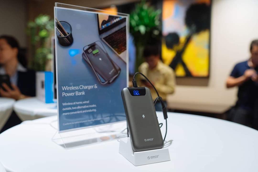 ấn tượng cách làm việc chuyên nghiệp, hnay quay lại rate cho shop hihi nhưng mình khuyên nên mua loại khít phần đầu (hình đế màu đen) để giấy không bị rơi xuống. hoặc bạn nên dùng băng keo để dán phần đầu. lúc này mình vội quá ko kịp chuẩn bị :3