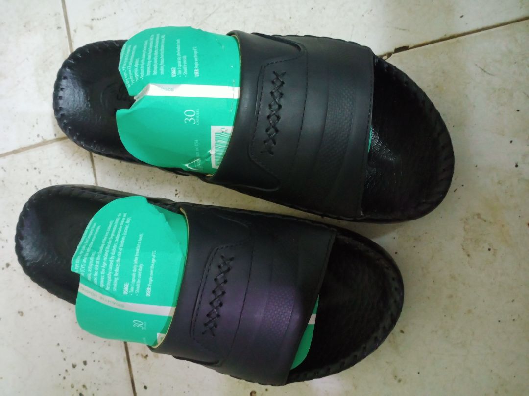 đế nặng lắm mọi người. mang nhanh bi bông phần giả da dưới viền