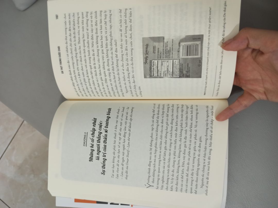 tiki giao đúng trước 12h luôn, tối hôm qua đặt là sáng nay có👍 Sách chỉ bỏ vô hộp nên có hơi cấn làm bị cong góc sách 1 tí nhưng khong sao. Nói chung là đang bị mê Nassim Nicholas Taleb nên định mua full bộ của ổng. Quyển này so với "Thiên nga đen" thì mỏng hơn 1 tí.