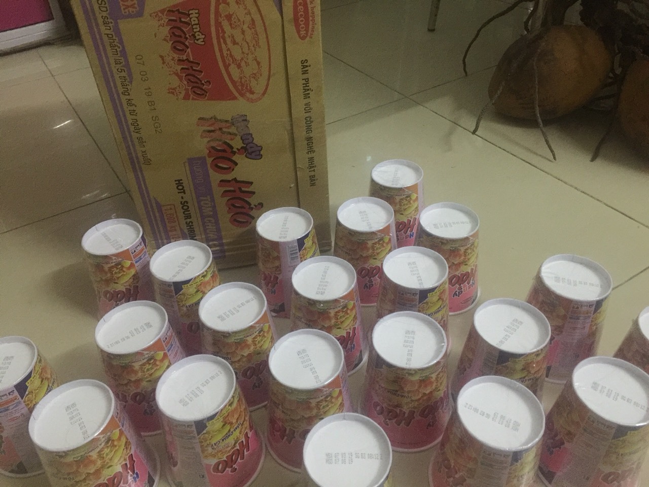 TIKI KHÔNG KIỄM DUYỆT GIAO HÀNG THÙNG MÌ HẾT HẠN SỬ DỤNG 1 THÁNG TRƯỚC KHI GIAO -> QUÁ TỆ
RẤT BỨC XÚC VÀ KHÔNG HÀI LÒNG VỚI NCC NÀY, TỪNG MUA NHIỀU SẢN PHẨM CỦA TIKI CHƯA LẦN NÀO THẤT VỌNG NHƯ VẬY, ĐÃ GỬI EMAIL THÔNG BÁO VẪN KHÔNG NHẬN ĐƯỢC BẤT KÌ PHẢN HỒI NÀO HỖ TRỢ KHÁCH HÀNG PHÍA TIKI