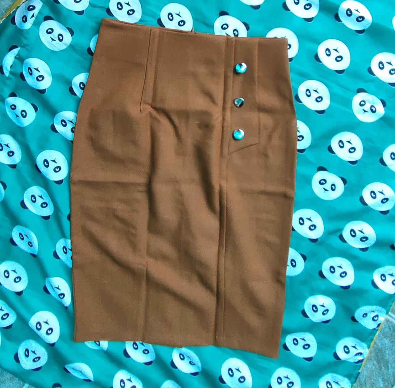 Giao nhanh- đường chỉ đẹp, chắc chắn, vải ok. Mình ít đánh giá nhưng làn này rất hài lòng. Sẽ ủng hộ shop tiếp. From cực chuẩn. Mong shop vẫn tiếp tục như vậy. Chúc shop bán đăt hàng.❤️❤️❤️❤️❤️