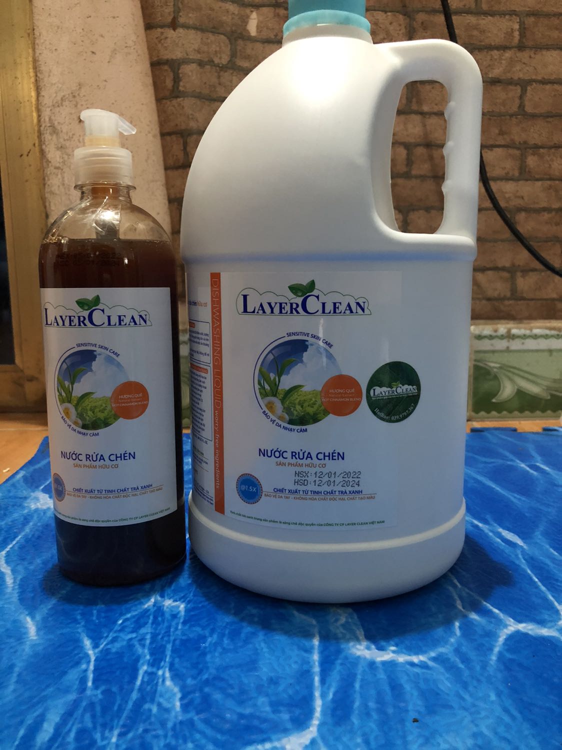 Mình đã dùng từ năm 2017 tới tận bây giờ. Về quê nên đặt cho mẹ. K nghĩ là tiki làm việc lại sớm vậy. Cảm ơn shop gói hàng cẩn thận. Mùi quế siêu thơm siêu sạch. E gái lại nhờ đặt hộ thêm