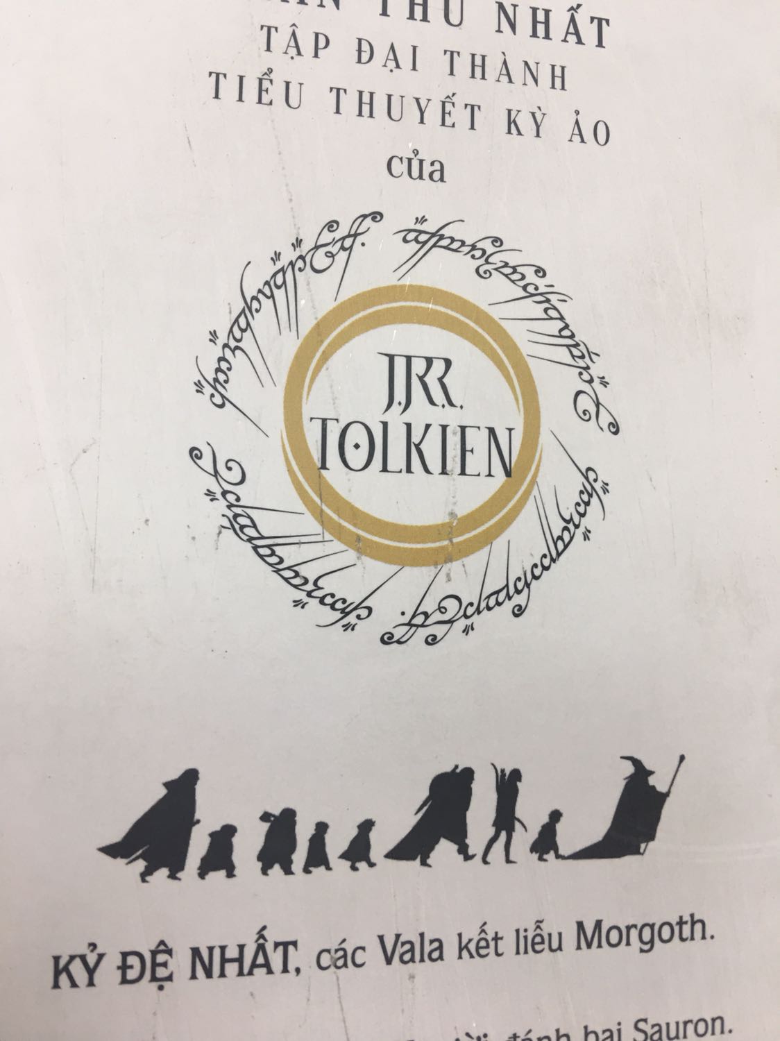 bọc sách bẩn xước có thể bỏ qua! nhưng mà sách để bẩn bụi!