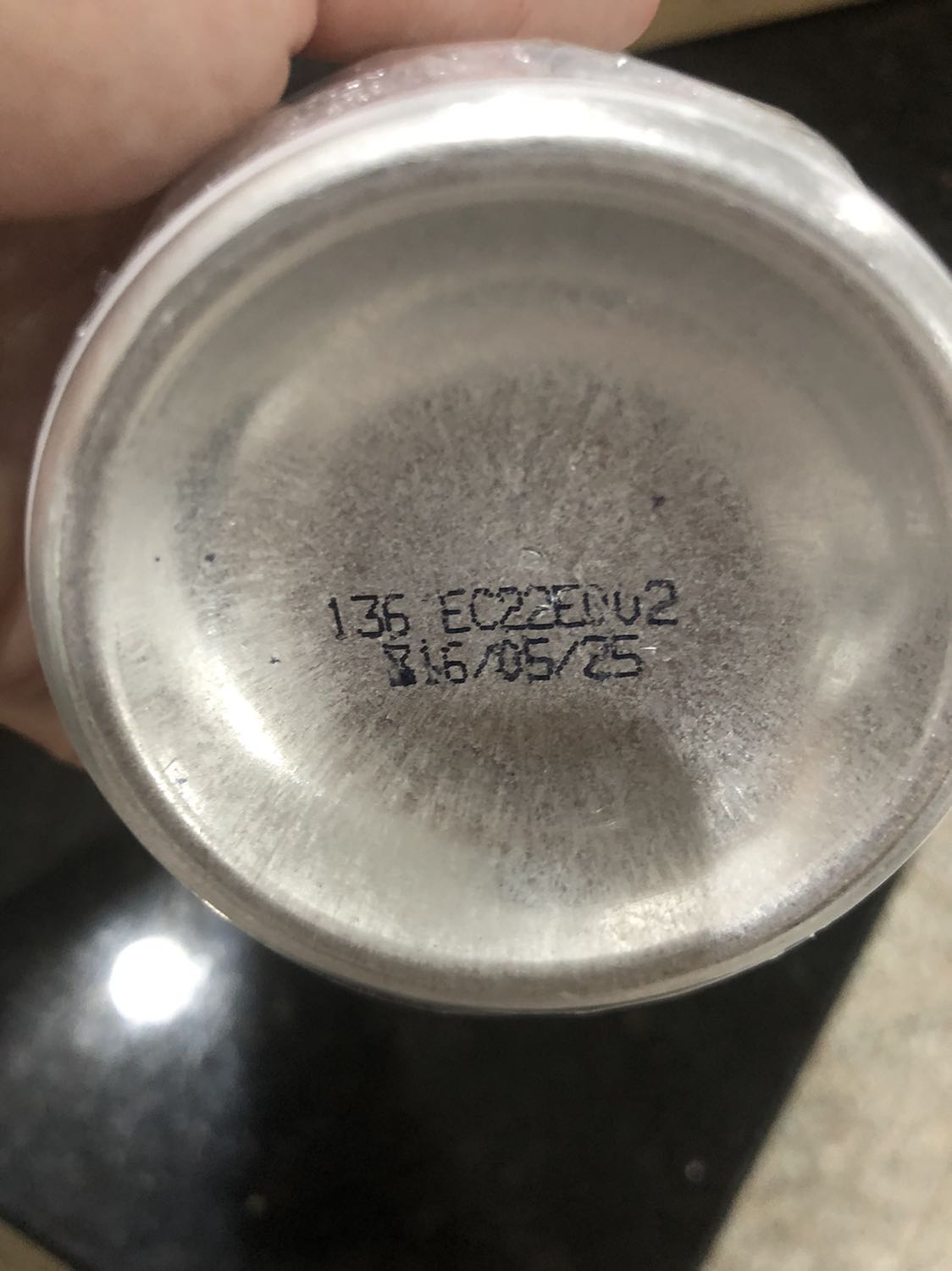 Shop đóng gói hàng kỹ. Date còn xa. Sản phẩm này xịt dưỡng ẩm tốt lắm nhé. Xài vào mùa đông là phải biết