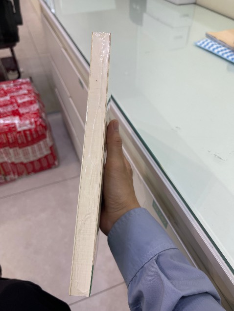 Cả 4 cuốn sách mình mua của Shop này đều còn nguyên seal đóng gói rất cẩn thận , nhiều xốp bảo vệ đến khó tin , mình rất hài lòng 
Sẽ ủng hộ tiếp . Chú ý giao hàng nhanh 1 chút thì tuyệt vời hơn nữa