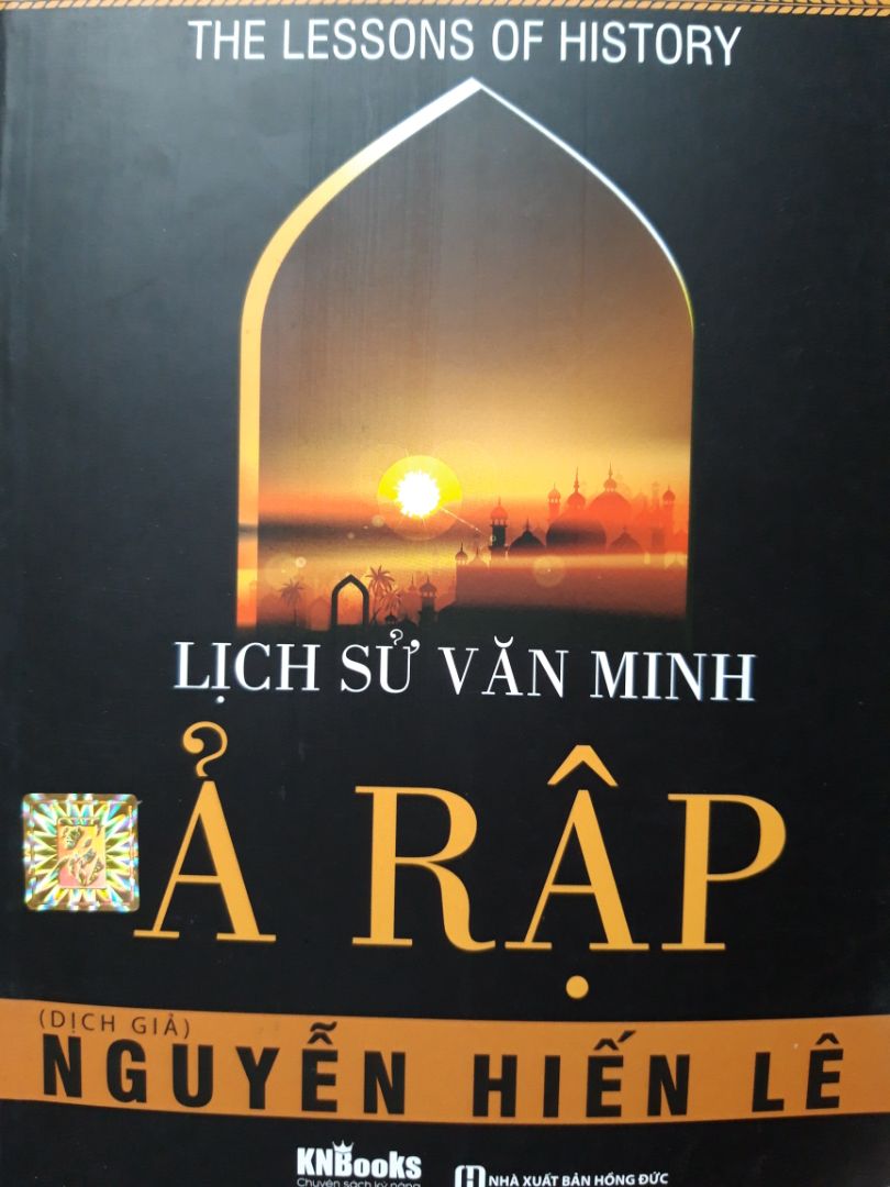 Sách hay nhưng mong NXB đừng có cái kiểu chữ thì to oạch, dãn cách dòng cho nhiều trang để bán đắt. Mỗi lần nhận đc sách kiểu này bực cả mình. Vì nội dung hay nên mới ko cho 1* đấy
