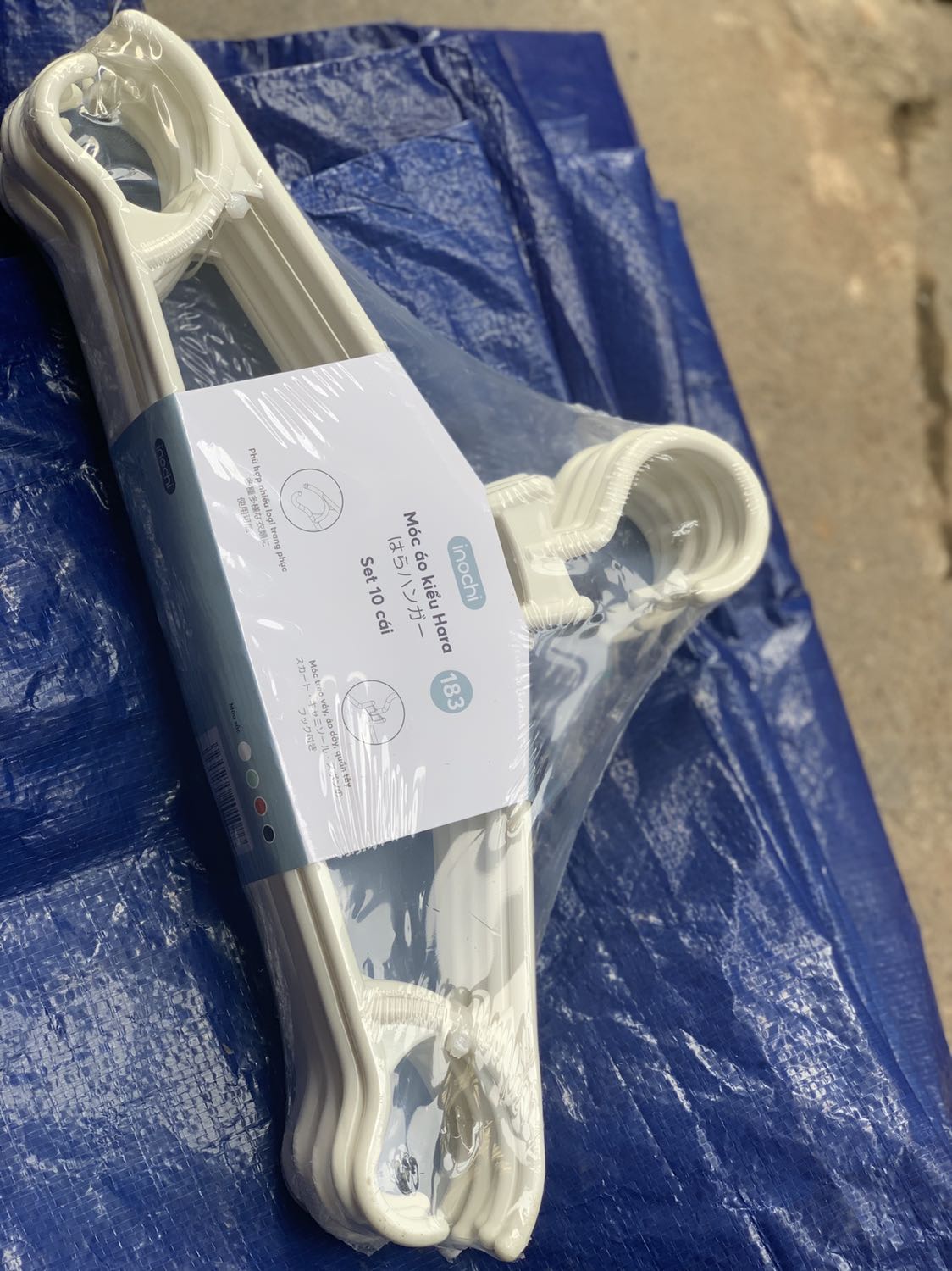 Sản phẩm rất đẹp, đóng góinkix, móc rất chắc chắn, dày đẹp khác hẳn các loại móc nhôm móc nhựa ngoài chợ. Màu trắng kiểu sữa này rất sang.