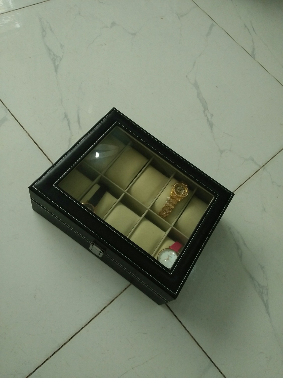 Nhận được hàng rất hài lòng, shop giao hàng đúng mẫu như giới thiệu, hàng có chất lượng tốt đáng với số tiền bỏ ra. Hộp chắc chắn, cứng cáp vô cùng ưng ý