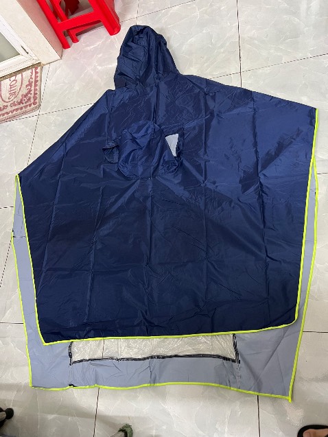 Áo đằng sau ngắn ko che được người ngồi sau