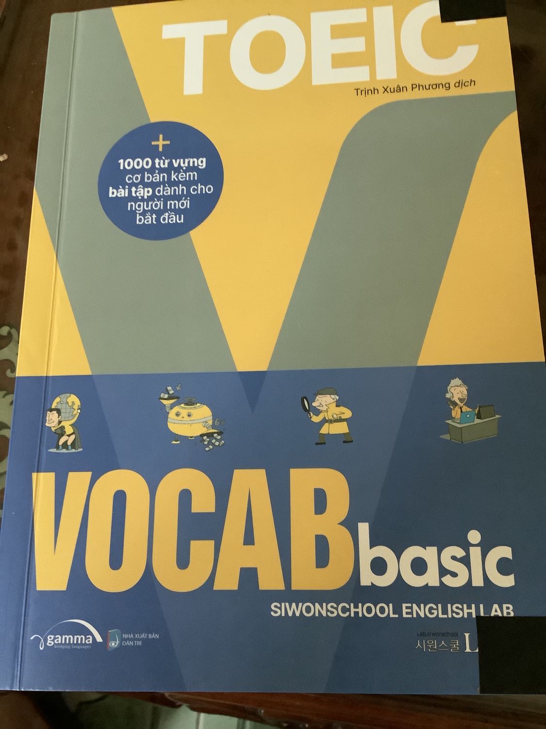 Sách đẹp đóng gói cẩn thân nhưng có vẻ hơi chật chút chỉ sợ vận chuyển quang quật hư sách thôi còn lại k có gì để chê….nội dung phù hợp với các bạn nào mới bắt đầu học thi Toeic chứ quyển từ vựng của Hackers nó nặng quá các bạn mới k theo nổi đâu.