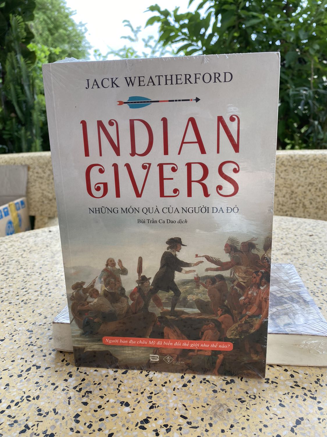 Sách đóng gói cẩn thận, nguyên seal.