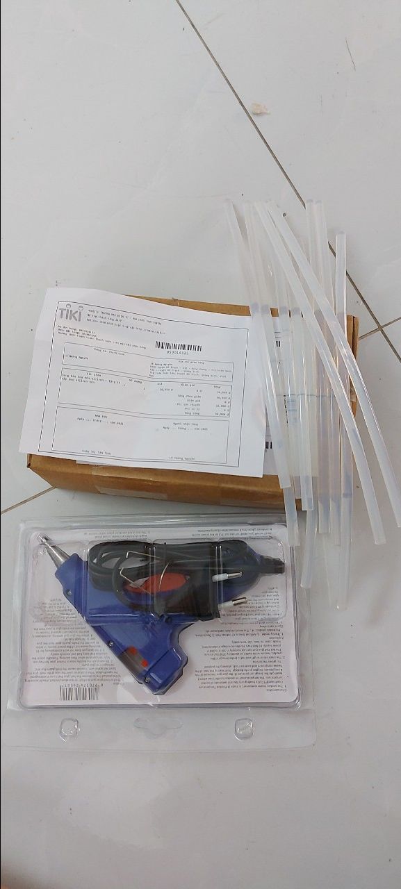 mình chưa nhận được đơn hàng 100 cây keo nến nha shop.
mới nhận được súng + keo khuyến mãi đi cùng