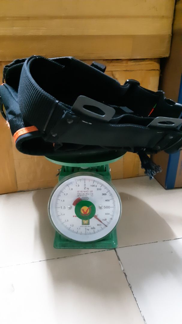 - Hàng giao nhanh, 2 ngày là có. 
- Giá 257k đắt hơn chỗ khác chỉ có khoảng 230k thôi.
- Túi nhìn rất chất lượng so với giá tiền. Dây đeo to bản, rất chắc chắn. Các túi nhỏ và túi lớn rất phù hợp với mình. Thiếu đây đeo băng keo điện, gọng treo búa hơi to. Nếu dùng búa nhỏ thì có thể búa bị rơi xuống đất. Trọng lượng túi khoảng 650-700g

Nói chung shop giao hàng nhanh, đóng gói cẩn thận. Sản phẩm đáng mua nhất so với các túi cùng dòng như ASAKI, SATA, ...