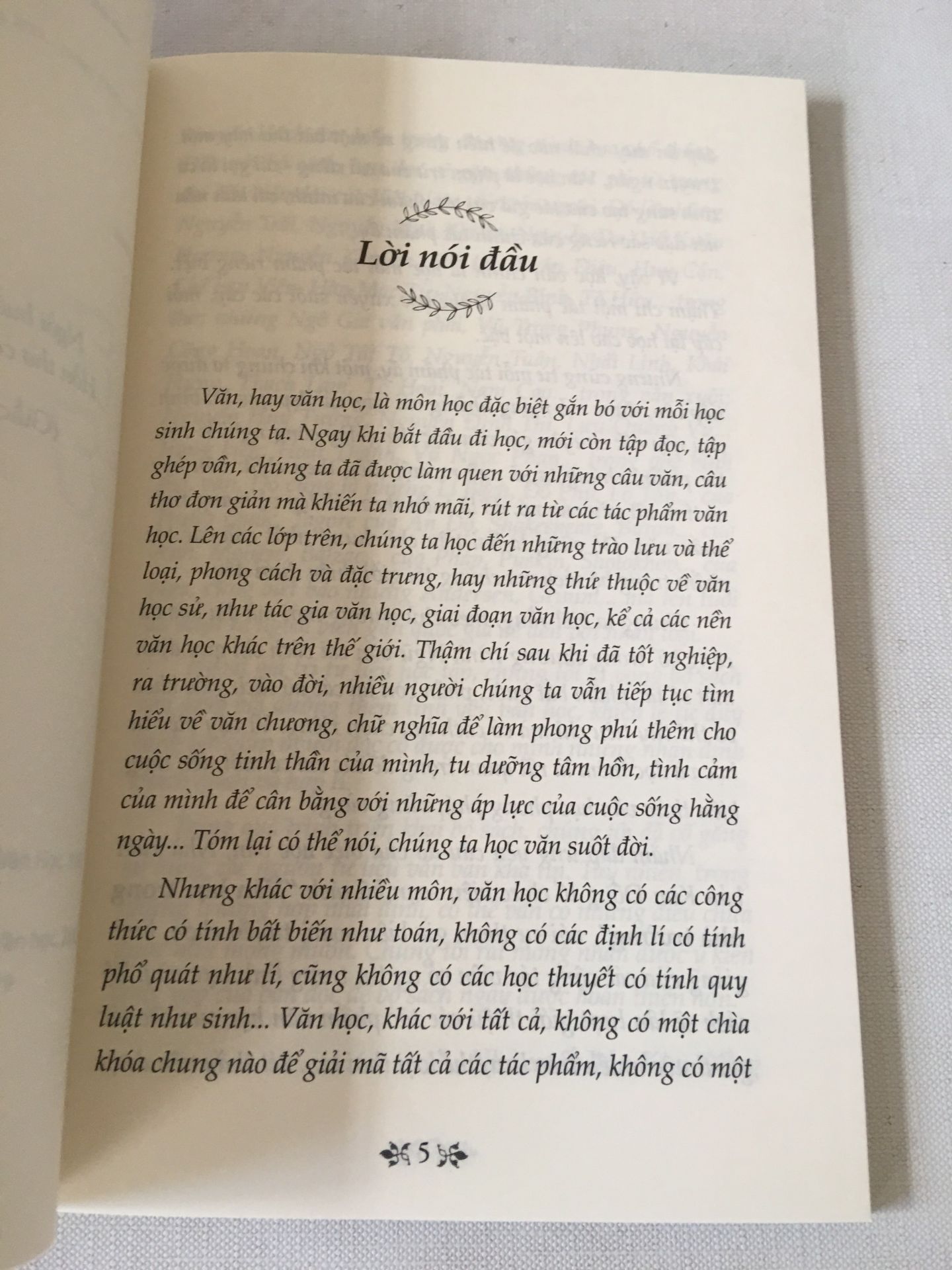 Tiki giao hàng siêu nhanh. Sách hay bìa xinh, nhỏ gọn, rất đáng mua nhe.