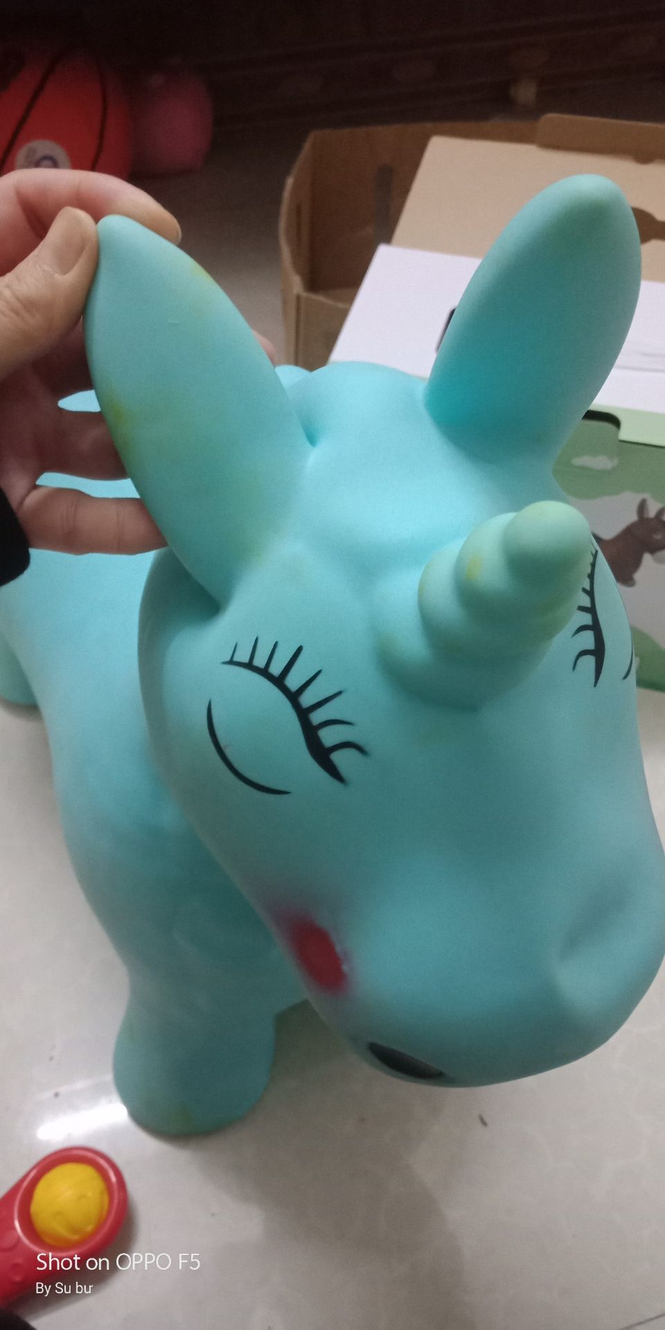 Sản phẩm bị nhơ nhiều chỗ, hàng cũ