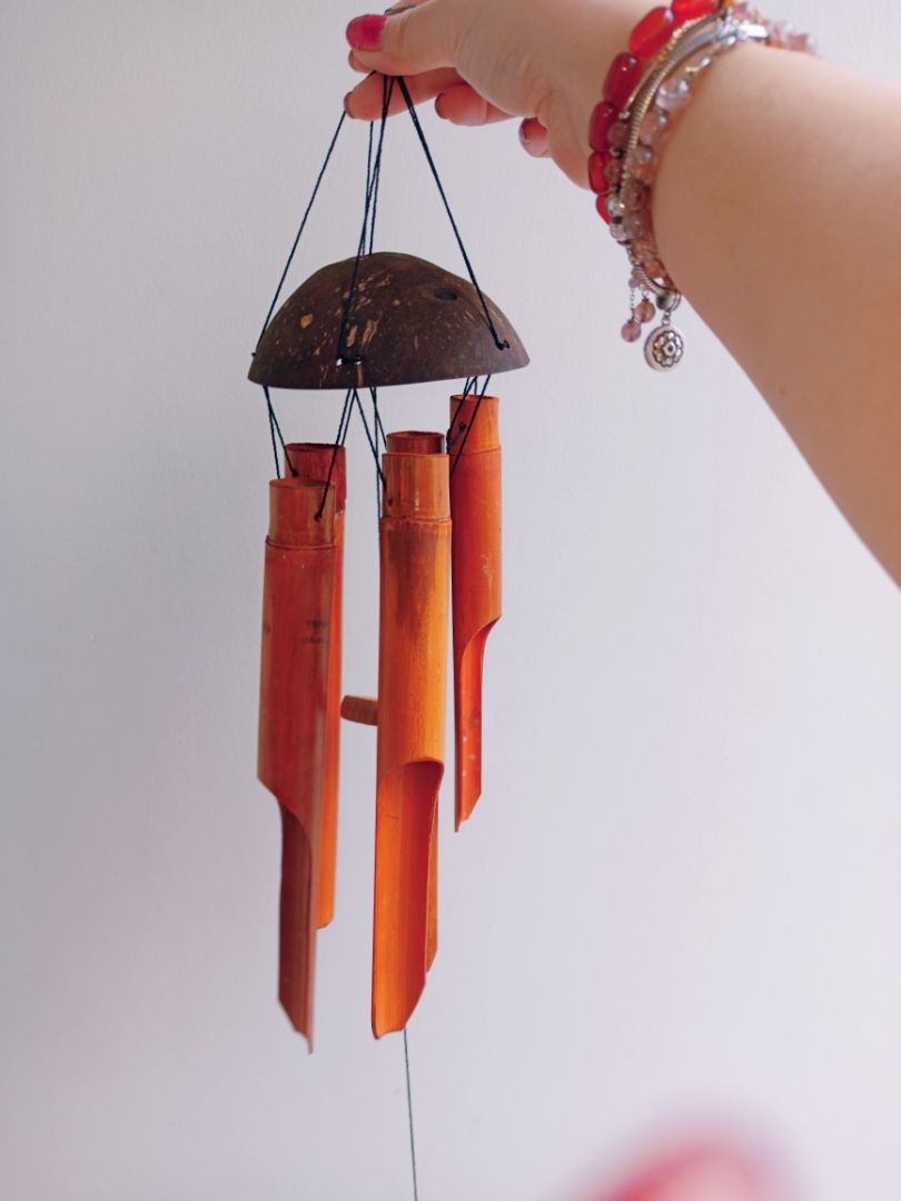 Chuông gió gáo dừa rất đẹp và tiếng kêu rất vui tai.