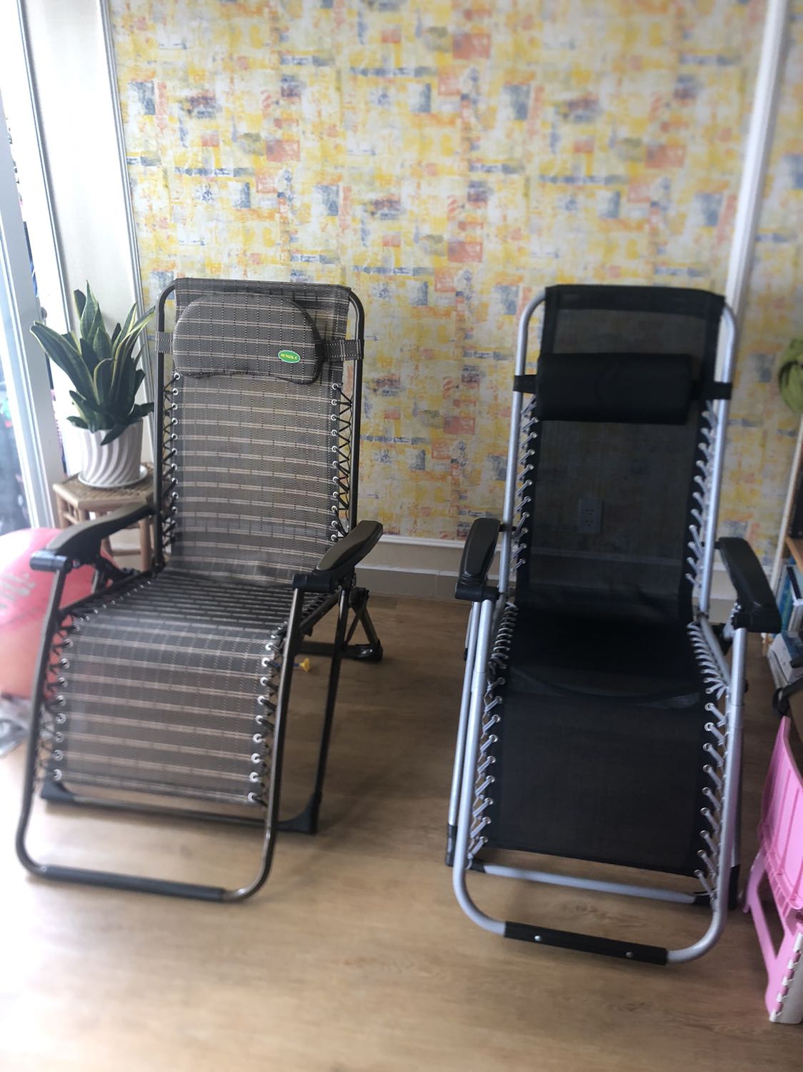 Ghế đẹp chất lượng, êm, thoải mái rộng rãi, lên xuống nhẹ, thư giãn và rất chill, rất thích hợp và phù hợp với góc nhỏ gia đình. Hình minh hoạ có thể kéo sáng hơi nhiều, mình chụp thực tế. Hài lòng. Ghế đẹp chất lượng, êm, thoải mái rộng rãi, lên xuống nhẹ, thư giãn và rất chill, rất thích hợp và phù hợp với góc nhỏ gia đình. Hình minh hoạ có thể kéo sáng hơi nhiều, mình chụp thực tế. Hài lòng.