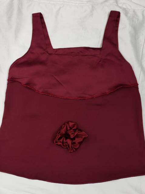 Chất vải mịn đẹp, đường may kỉ, chắc chắn không có chỉ thừa, lên form rất đẹp, Cảm ơn Cô chủ shop tư vấn rất nhiệt tình và thân thiện.