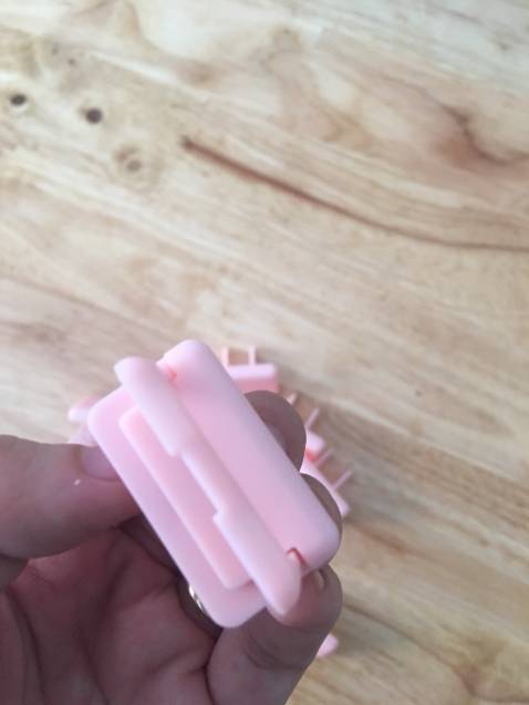 hàng đẹp, màu sắc tươi, nhìn cứng cáp hơn hẳn các loại khác, mình đã mua thêm loại 3 chân, yên tâm hẳn. hàng đẹp, màu sắc tươi, nhìn cứng cáp hơn hẳn các loại khác, mình đã mua thêm loại 3 chân, yên tâm hẳn.