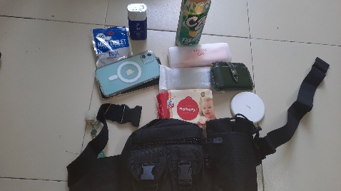 Túi nhận khá nhanh, đeo rất thích, đựng khá nhiều đồ cần thiết khi đi du lịch, đeo ko bị vướng víu khó chịu hay khó khăn gì, và cũng ko bị nặng mà bị kéo chì xuống, khá thoải mái. Shipper nhiệt tình thân thiện thanks all