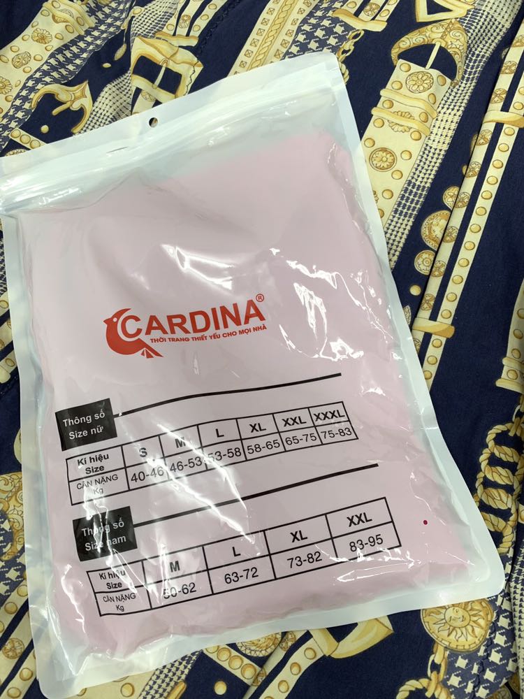 Chất đũi đẹp, dễ mặc, màu hồng xinh, mình mua đi biển đúng hợp luôn. Mình thấy số lượng còn ít nên tranh thủ đặt luôn, giao nhanh lắm