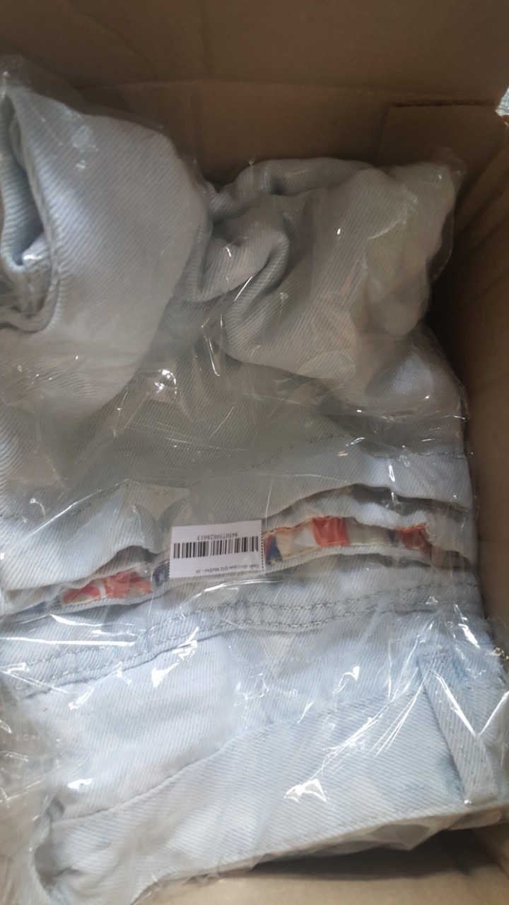 Vừa nhận được hàng đánh giá ngay cho nong. Shop gói hàng rất cẩn thận. Vải mềm, chất lượng, rất đáng để mua.