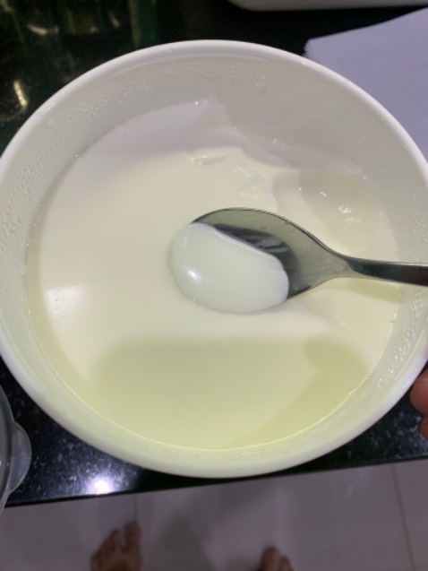 Công thức của mình:
- 1.5 hũ sữa chua cái ít đường
- thêm sữa tươi thanh trùng ít đường vừa đủ 1 lít
- ủ 10 tiếng
Thành quả sữa chua hơi ngọt vừa, dẻo mịn Công thức của mình:
- 1.5 hũ sữa chua cái ít đường
- thêm sữa tươi thanh trùng ít đường vừa đủ 1 lít
- ủ 10 tiếng
Thành quả sữa chua hơi ngọt vừa, dẻo mịn