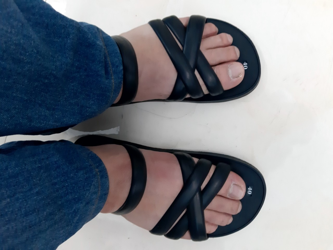 Tôi đã nhận được hàng rồi, khá hài lòng với mẫu mã và sản phẩm nhận được... Tôi đã nhận được hàng rồi, khá hài lòng với mẫu mã và sản phẩm nhận được...