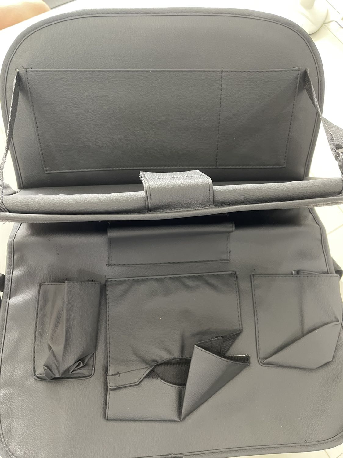 Sản phẩm đẹp, cũng khá cứng cáp, mới dùng được vài ngày thấy cũng ổn, để dùng thêm một thời gian nữa rồi sẽ review chi tiết hơn.