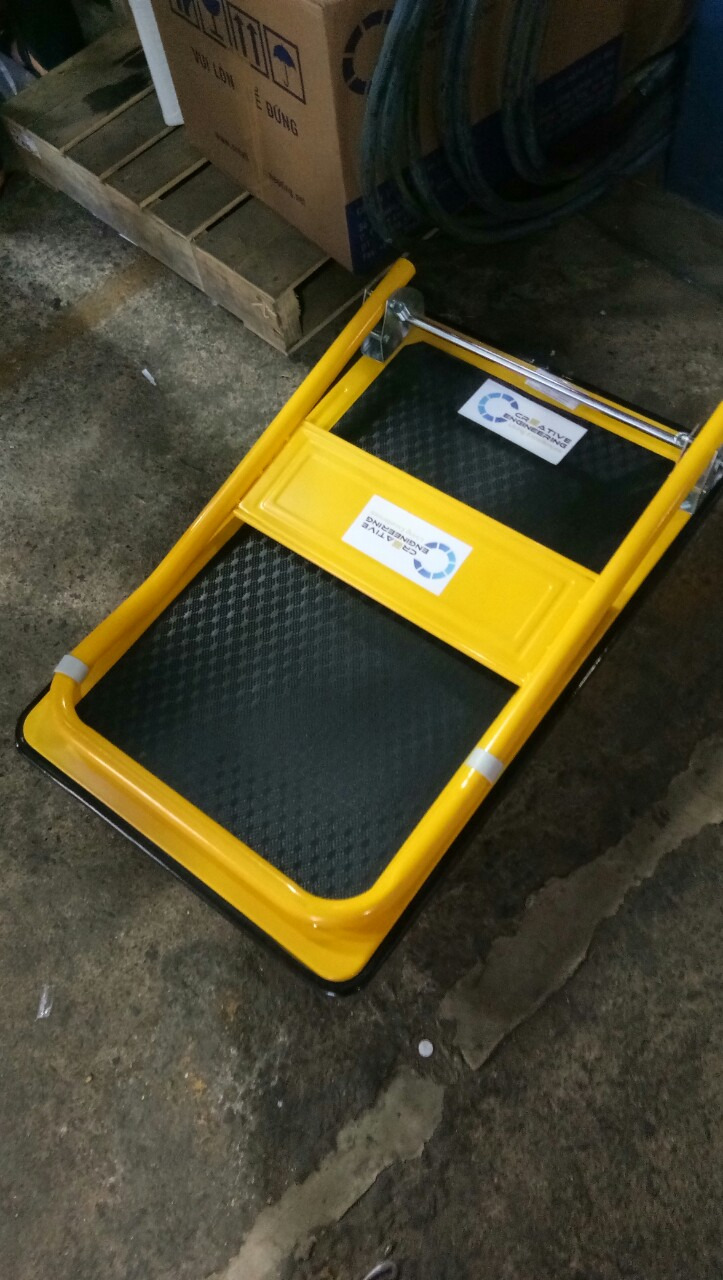 các chi tiết của xe lỏng lẻo và có vẻ ko chắc chắn. hàng của stanley mong là dùng ok. bánh xe đc giao rời và phải tự lắp vào. hàng đẹp. giao hàng đúng tgian.