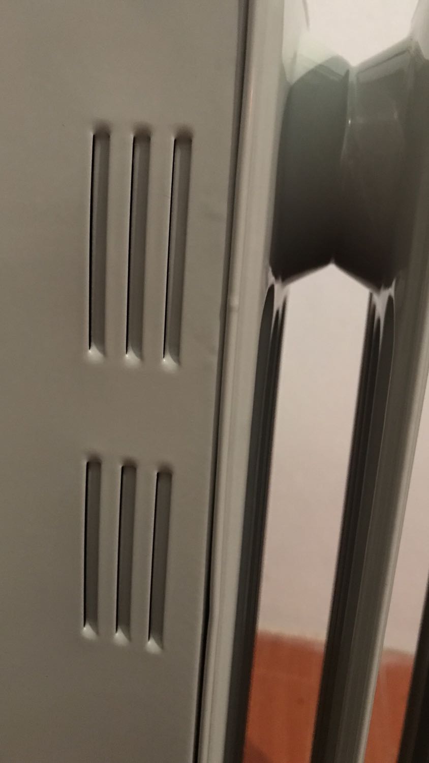 Máy nhìn cũng tạm ổn nhưng có mấy lỗi nhỏ này nhà sản xuất trả lời xem có cho đổi lại ko coa ảnh hưởng gì ko